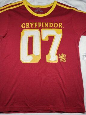 The Wizarding World of Harry Potter Gryffindor Universal Tee Size XS - NWT